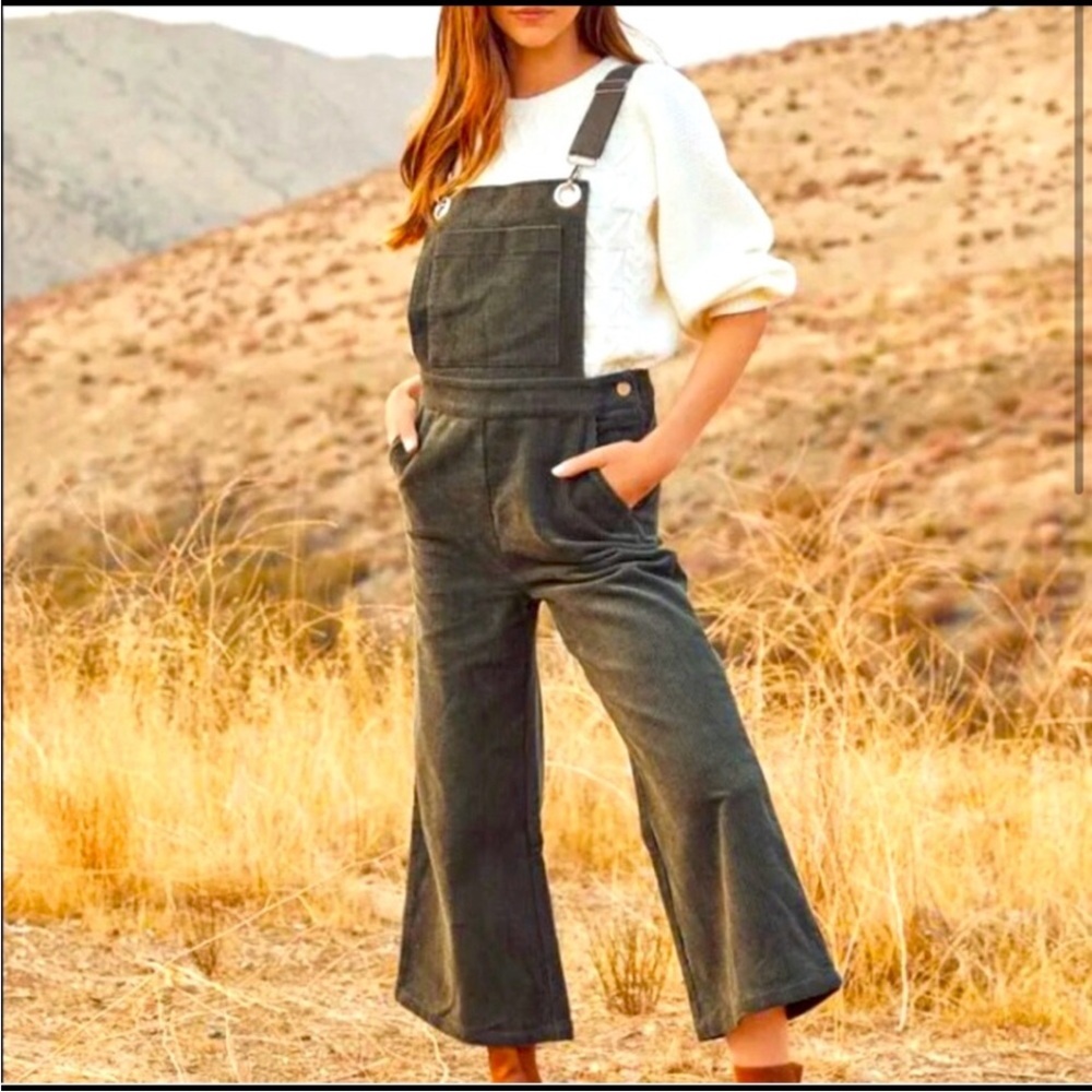 Listicle Tan Crop Overalls w Adjustable Straps & Soft Texture Corduroy  sz S EUC